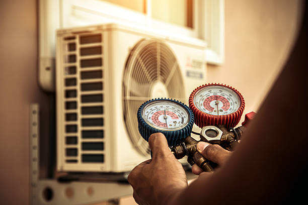 Professional Hvac technician working in Linden, VA